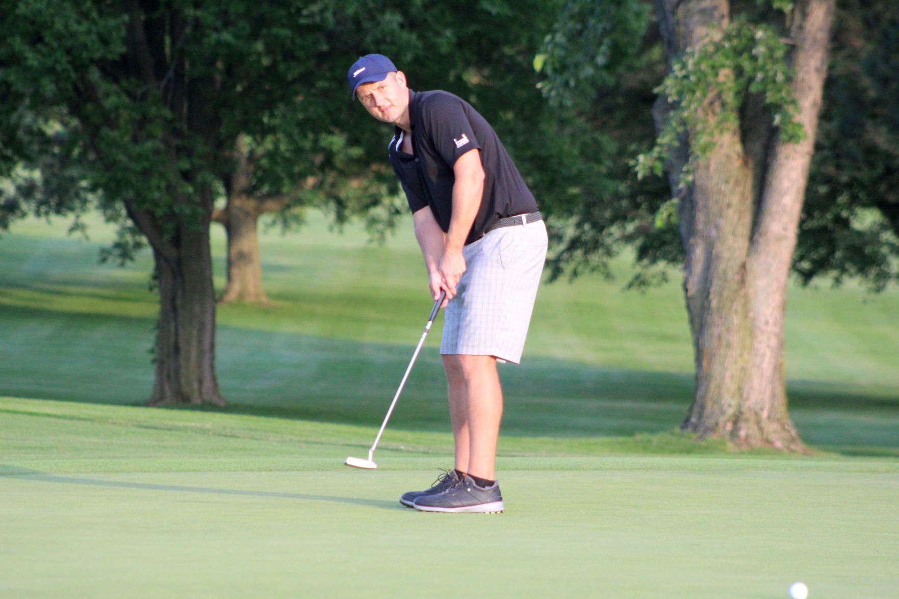 Keegan Drugan putts
